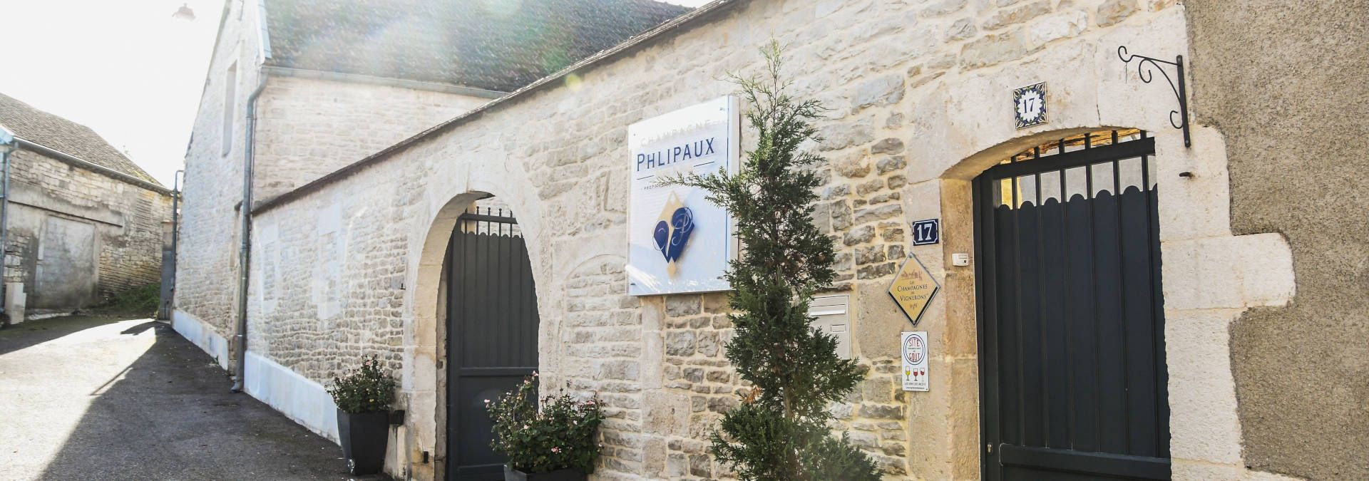 Champagne Phlipaux Père &amp; Fils - Rue des Vignerons