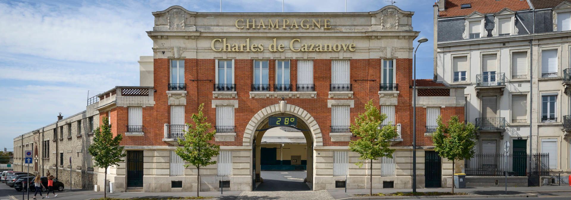 Champagne Charles de Cazanove - Rue des Vignerons