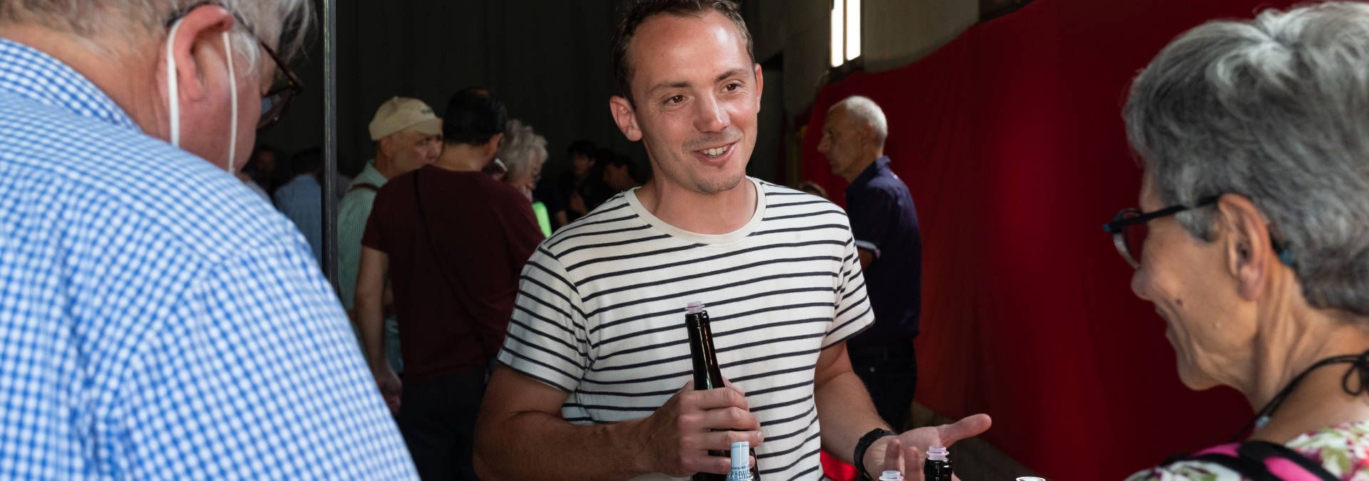 Domaine Les Roches Bleues - Rue des Vignerons