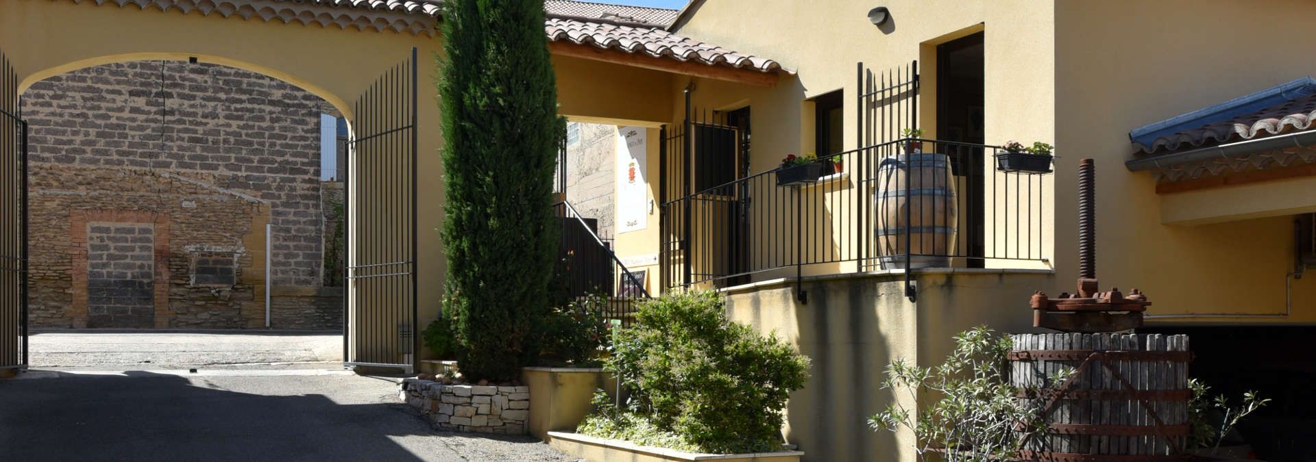 Domaine Moulin-Tacussel - Rue des Vignerons