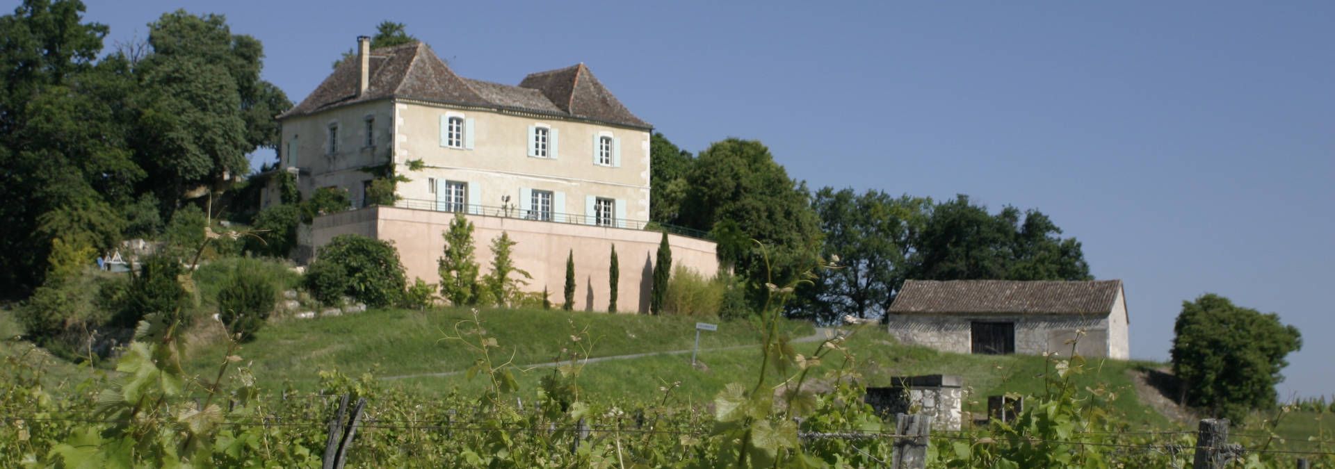 Domaine de l'Ancienne Cure - Rue des Vignerons