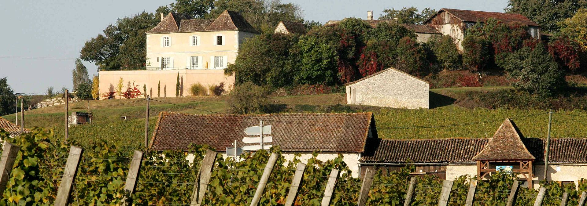 Domaine de l'Ancienne Cure - Rue des Vignerons