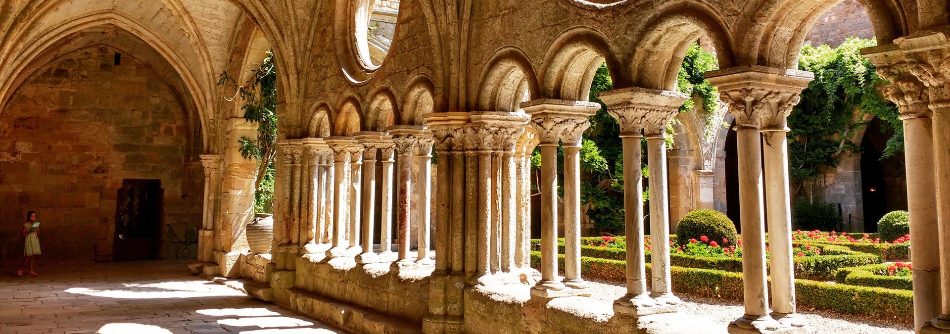 Abbaye de Fontfroide - Rue des Vignerons